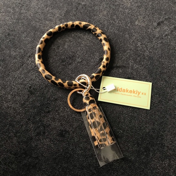 2 for $10 💋FINAL PRICE Key Ring Bangle w/ Tassel - Picture 4 of 15